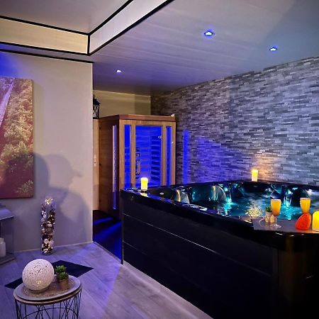 Logement Privatif Avec Jacuzzi Leilighet Bergues Eksteriør bilde