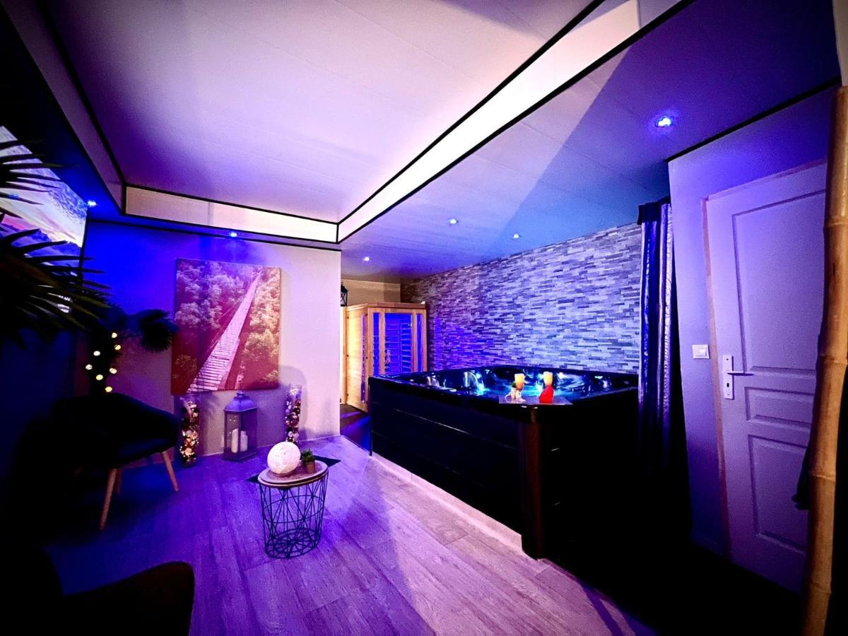 Logement Privatif Avec Jacuzzi Leilighet Bergues Eksteriør bilde