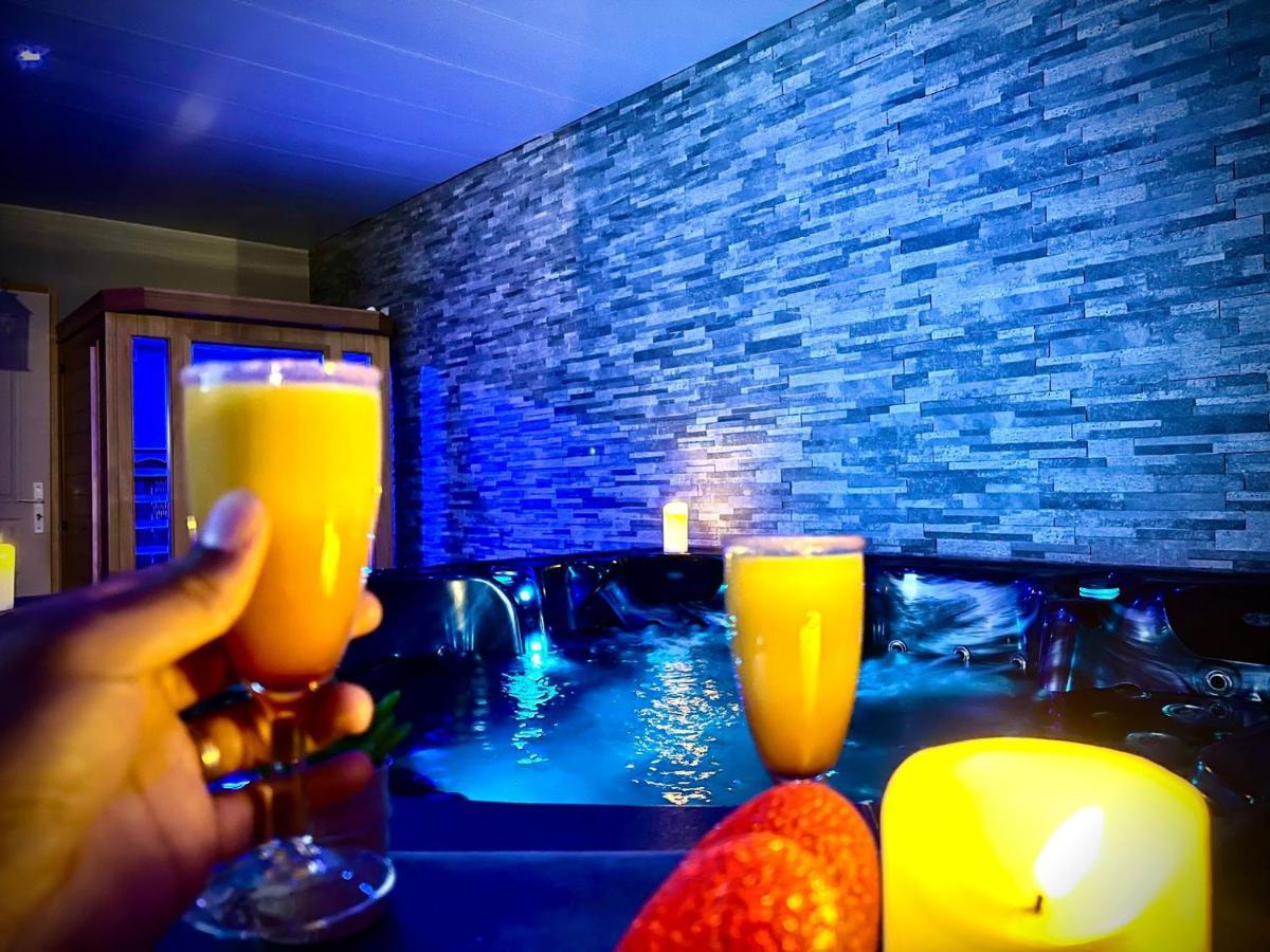 Logement Privatif Avec Jacuzzi Leilighet Bergues Eksteriør bilde