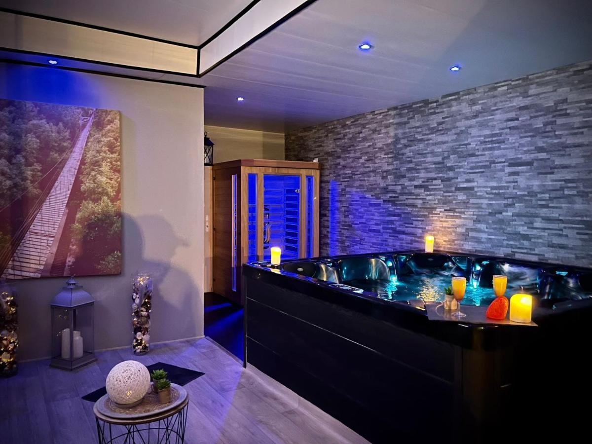 Logement Privatif Avec Jacuzzi Leilighet Bergues Eksteriør bilde